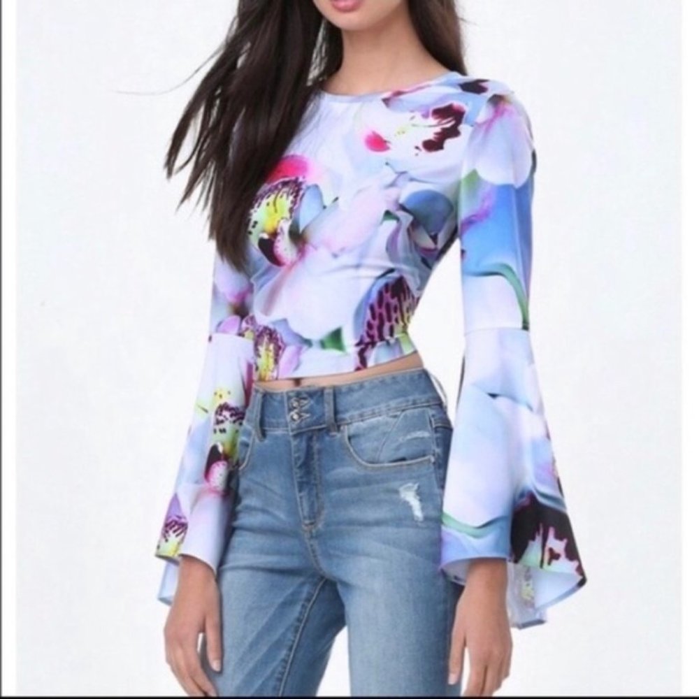BEBE Radiant Orchid Floral Trumpet Bell Sleeve Crop Top Blouse | Size 2